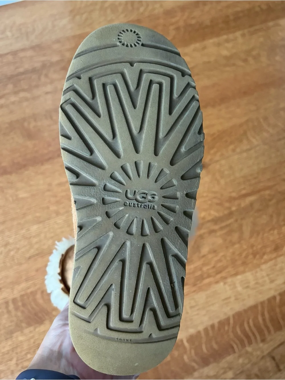 UGG Australia Bailey Button Boots Kids Sz K3 Chestnut Brown Suede Sheepskin 5991